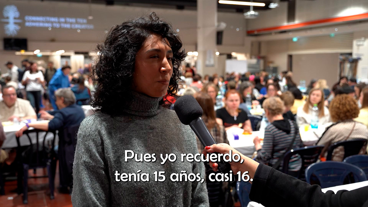 Estudiantes hispanohablantes comparten cómo el método de la Cabalá auténtica transformó su vacío existencial en claridad.